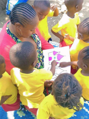 Gemeinsam ein Bilderbuch anschauen