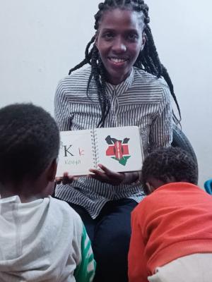 Üben das Alphabet mit bunten Lernkarten