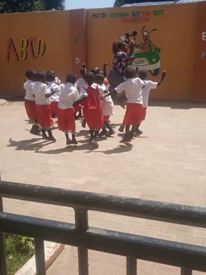 Spielen auf dem Schulhof