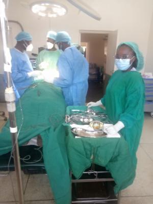 Arbeite als OP-Schwester