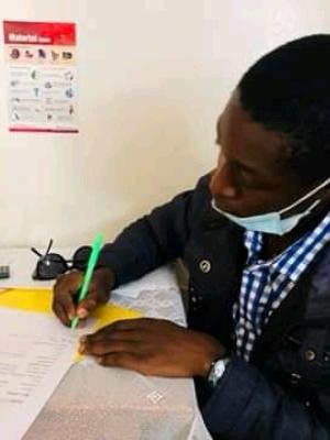 Erhebe die medizinische, chirurgische und soziale Anamnese beim Patienten