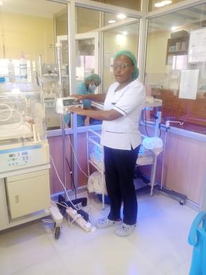 Überprüfe die medizinischen Geräte