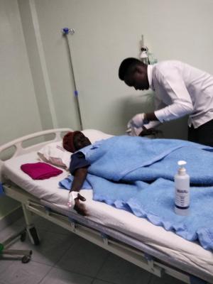 Kümmere mich um einen Patienten