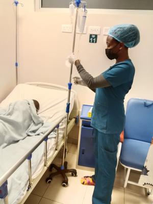 Bei der Versorgung eines Patienten im Krankenhaus